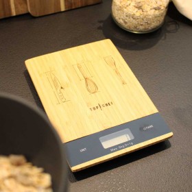 Visuel mis en situation de la balance de cuisine Top Chef